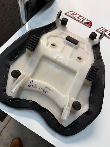 Rider Seat Suzuki GSXR 1000 2012-2016 OEM 45100-47H11-DW2
