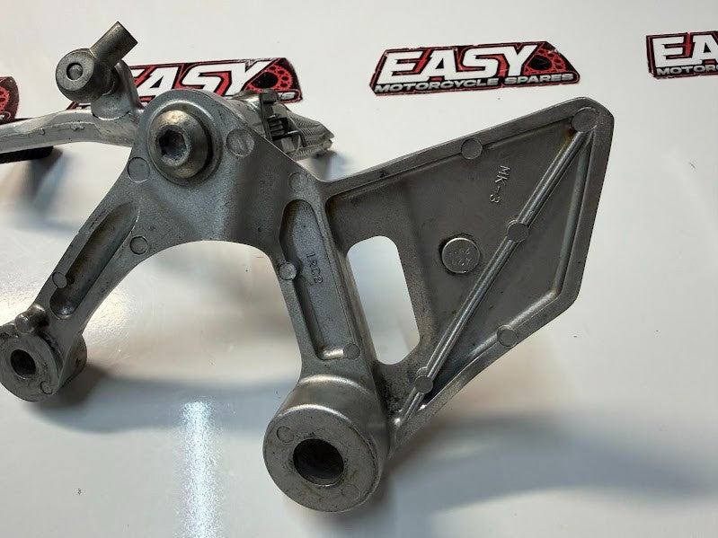 LH Footrest Assembly Yamaha MT-09 SP 2014-2020 OEM 1RC-27442-00