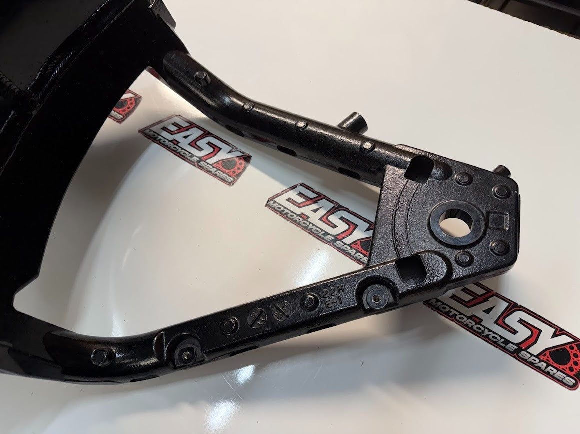 Swing Arm Suzuki Boulevard VLR 1800 2008-2014 OEM 61100-22H00-019