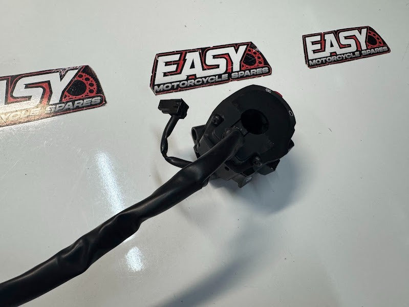 Suzuki GSXR 1000 2007-2008 RH Switch Block Buttons OEM Genuine 37200-21H01