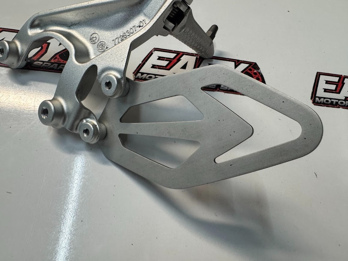 BMW S1000RR 2016 LH Foot Peg Bracket Rear Set OEM Genuine K46 46717728307