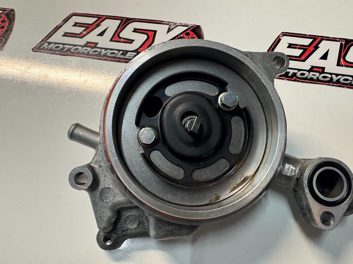 Yamaha YZF R15 2015 Water Pump Assy OEM Genuine 38B-E1185-01