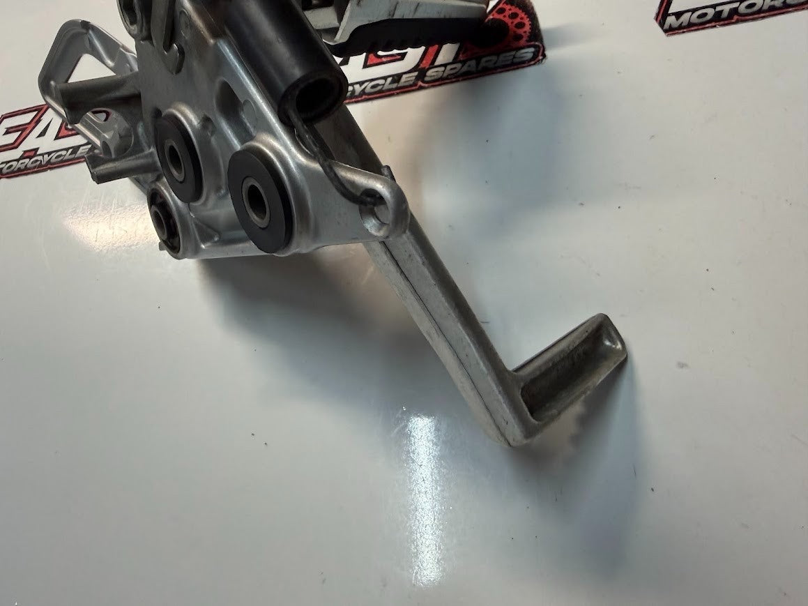 RH Foot Peg Assembly Suzuki GSF 1250 S Bandit 2007-2016 OEM 43511-38G00