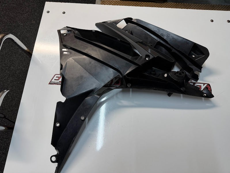 RH inner Fairing Honda CBR 500R 2016-2018 OEM 64335-MJW-J000
