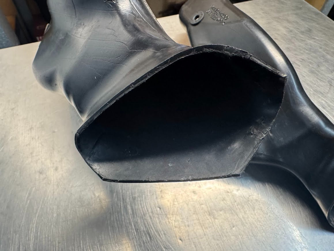 Suzuki GSXR 1000 2005-2006 Air Ram Intake Tube Ducts OEM Genuine 94420-41GA0