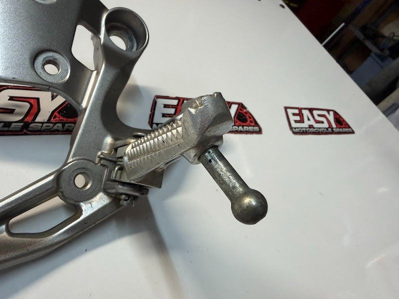 RH Footrest Assembly Yamaha MT-09 SP 2017-2020 OEM BS2-27443-00