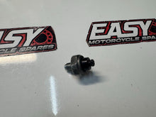 Suzuki VL 1500 Intruder 1998-2004 Oil Pressure Sender Switch OEM 37820-33D11