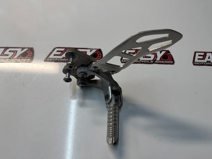 LH Rear Set Peg Bracket Assy Suzuki GSXR 1000 2009-2014 OEM 43521-47H10