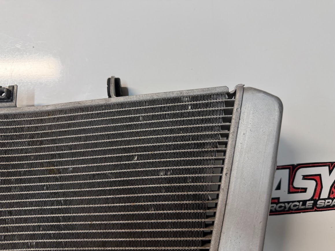 Radiator Cooling Suzuki GSXR 1000 2007-2008 OEM 17710-21H00