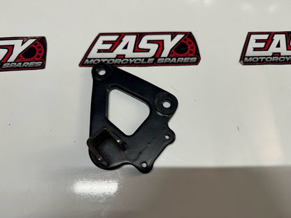 LH Foot Peg Bracket Suzuki GS 500 04-06 2006 43520-01D00-YCH