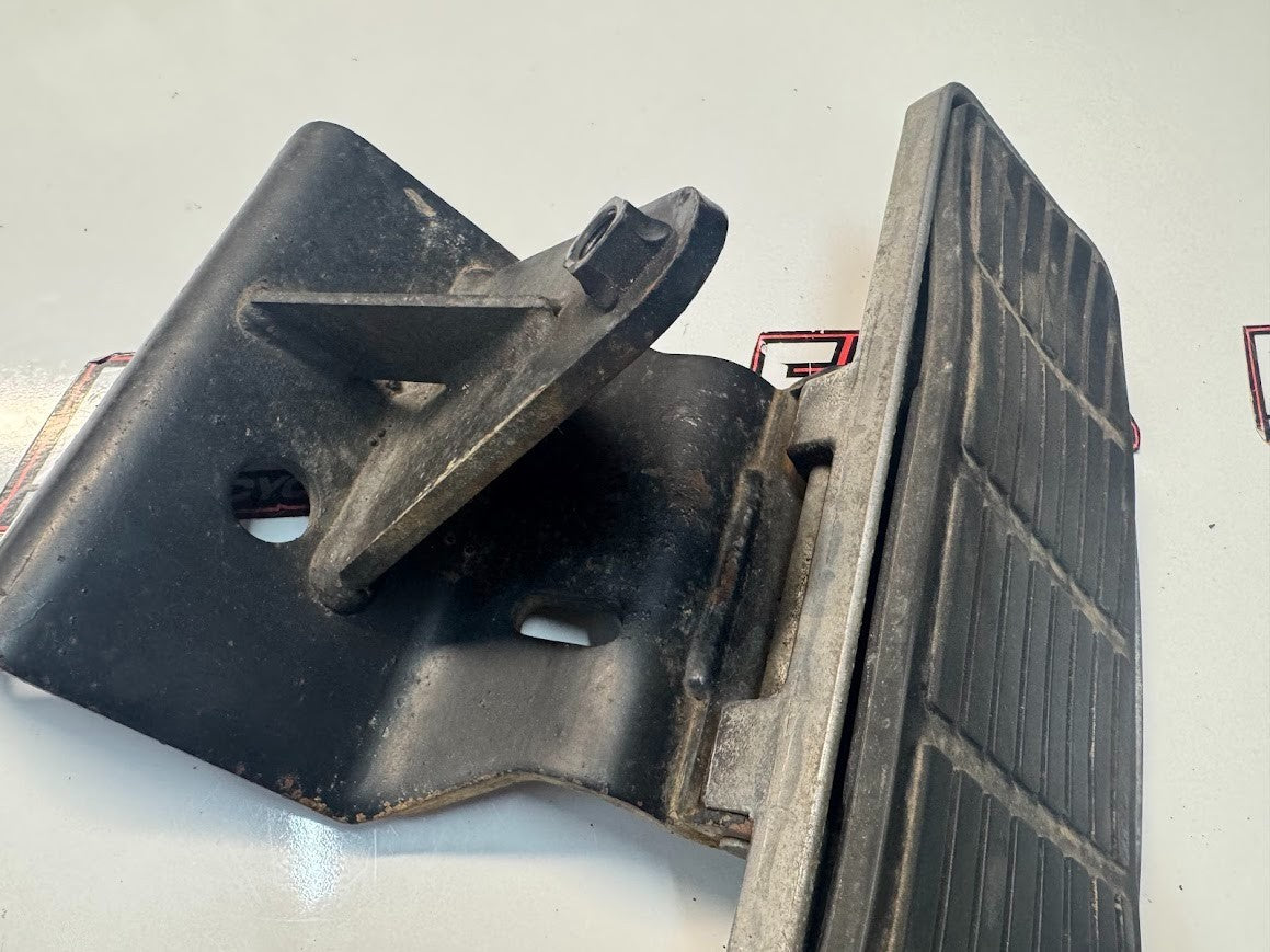 Suzuki VL 1500 Intruder 1998-2004 LH Rider Foot Rest OEM Genuine 43502-10F00