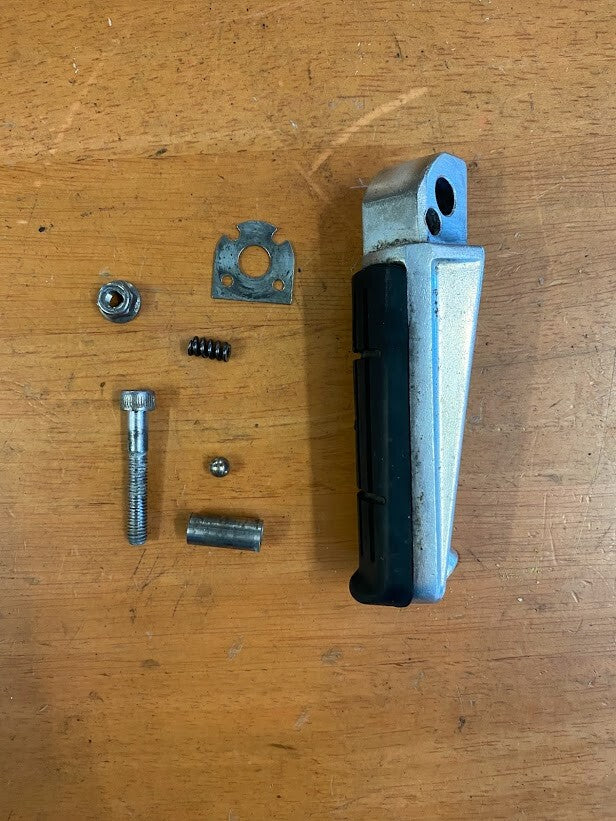 LH Pillion Peg Yamaha FZ6-S 04-06 2006 3VR-27431-02-00