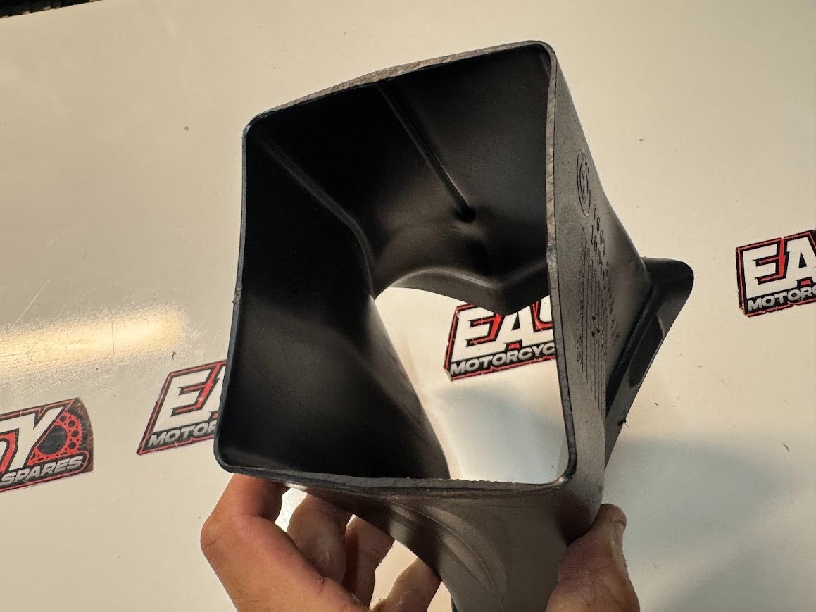 BMW S1000RR 2016 Front Air Intake Duct OEM Genuine K46 46638546438