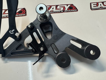 Yamaha YZF R7 2022-2025 RH Foot Peg Bracket Rear Set OEM Genuine BEB-27443-00