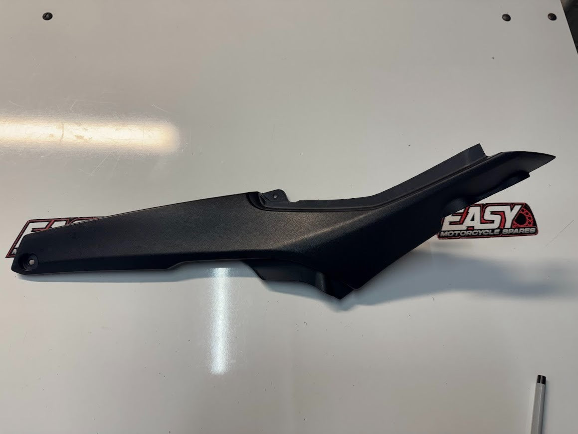 Yamaha YZF R7 2022-2025 Side Cover 1 Fairing Mole OEM Genuine BEB-2171L-00