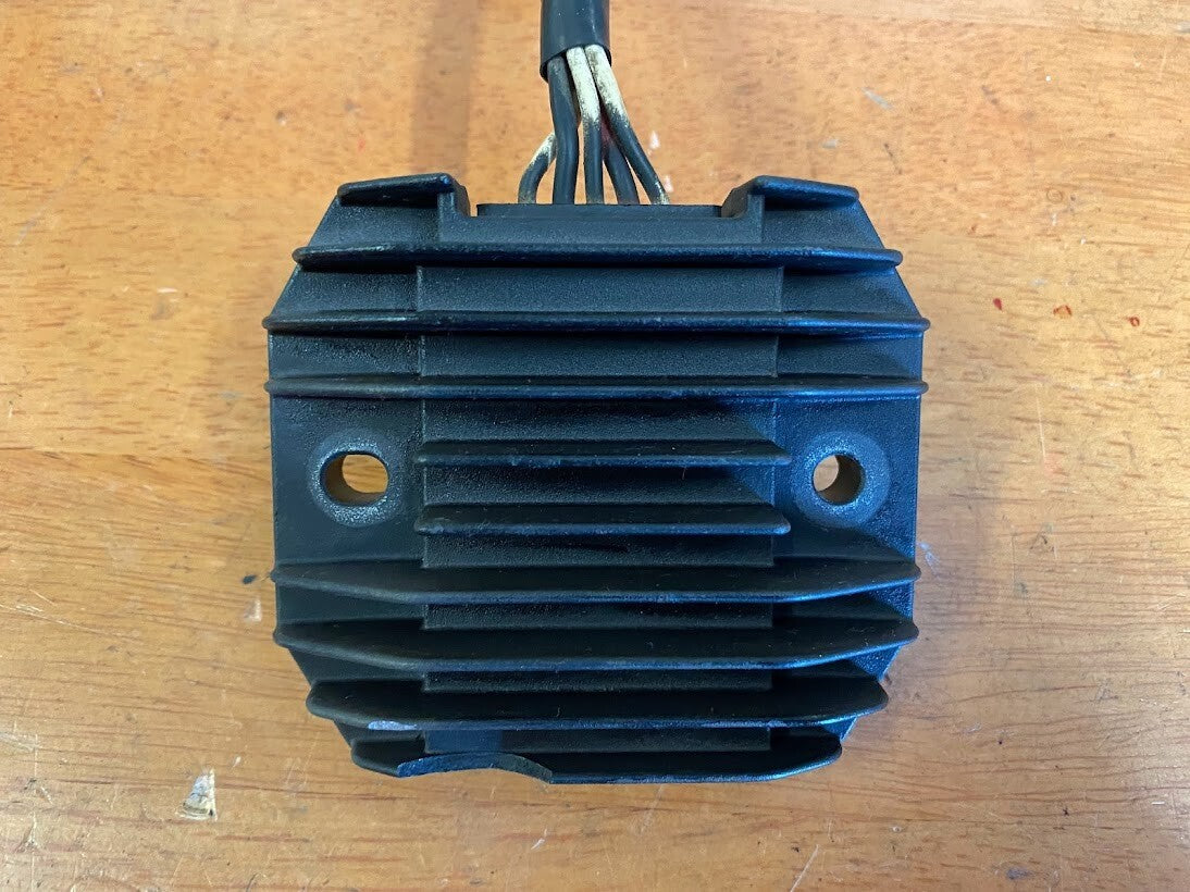 Regulator Yamaha FZS 600 1998