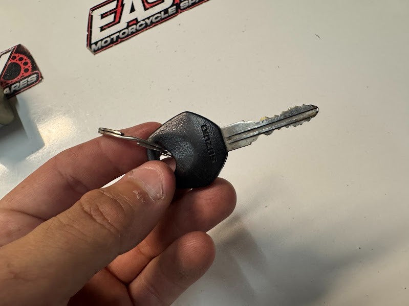 Suzuki VL 1500 Intruder 2001-2003 Ignition Lockset Key OEM Genuine 37000-26841