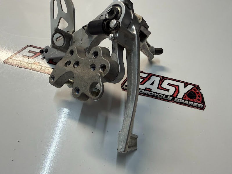 RH Rear Set Peg Bracket Assy Suzuki GSXR 1000 2009-2014 OEM 43511-47H00