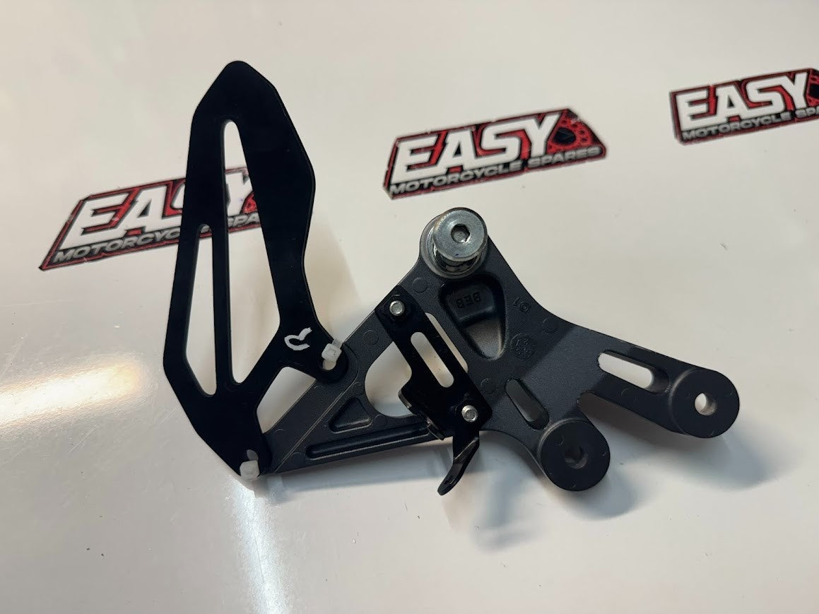 Yamaha YZF R7 2022-2025 RH Foot Peg Bracket Rear Set OEM Genuine BEB-27443-00