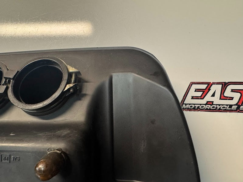 Suzuki VL 1500 Intruder 1998-2004 Airbox Cleaner Assy OEM Genuine 13700-10F01