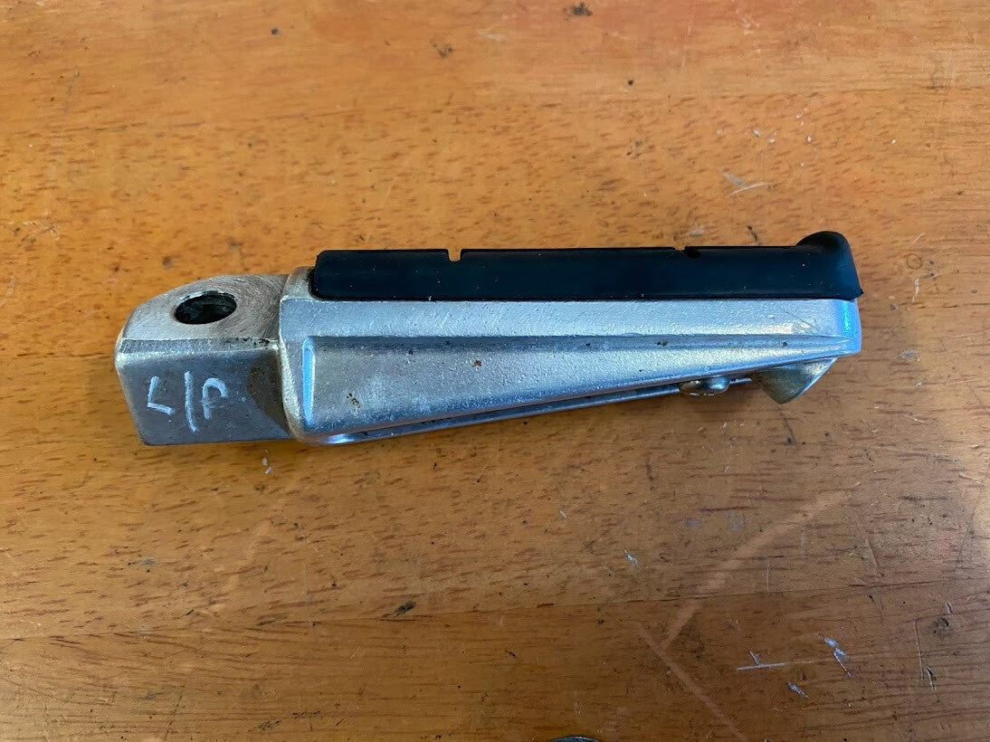 LH Pillion Peg Yamaha FZ6-S 04-06 2006 3VR-27431-02-00