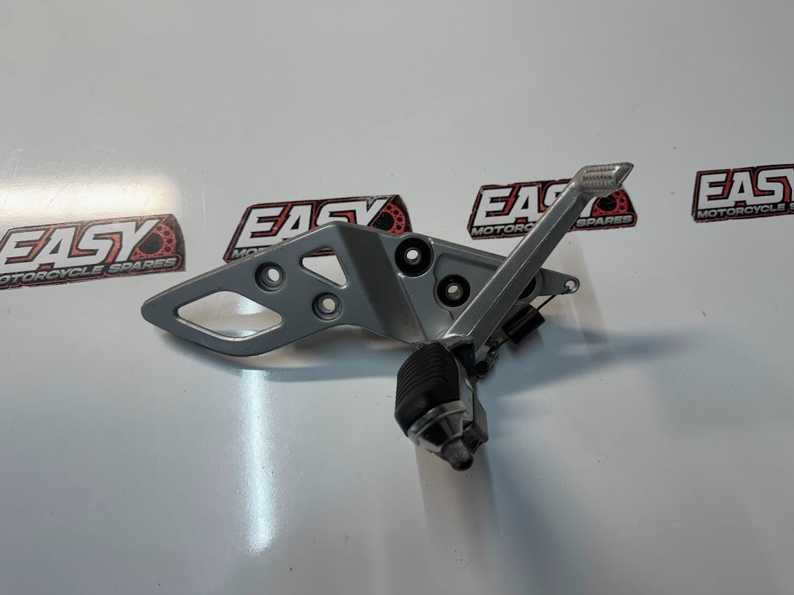 RH Foot Peg Assembly Suzuki GSF 1250 S Bandit 2007-2016 OEM 43511-38G00