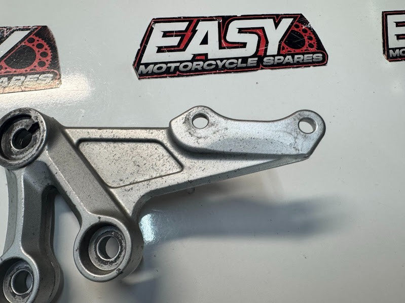 Suzuki GSXR 1000 2007-2008 RH Foot Peg Bracket OEM Genuine 43511-21H00