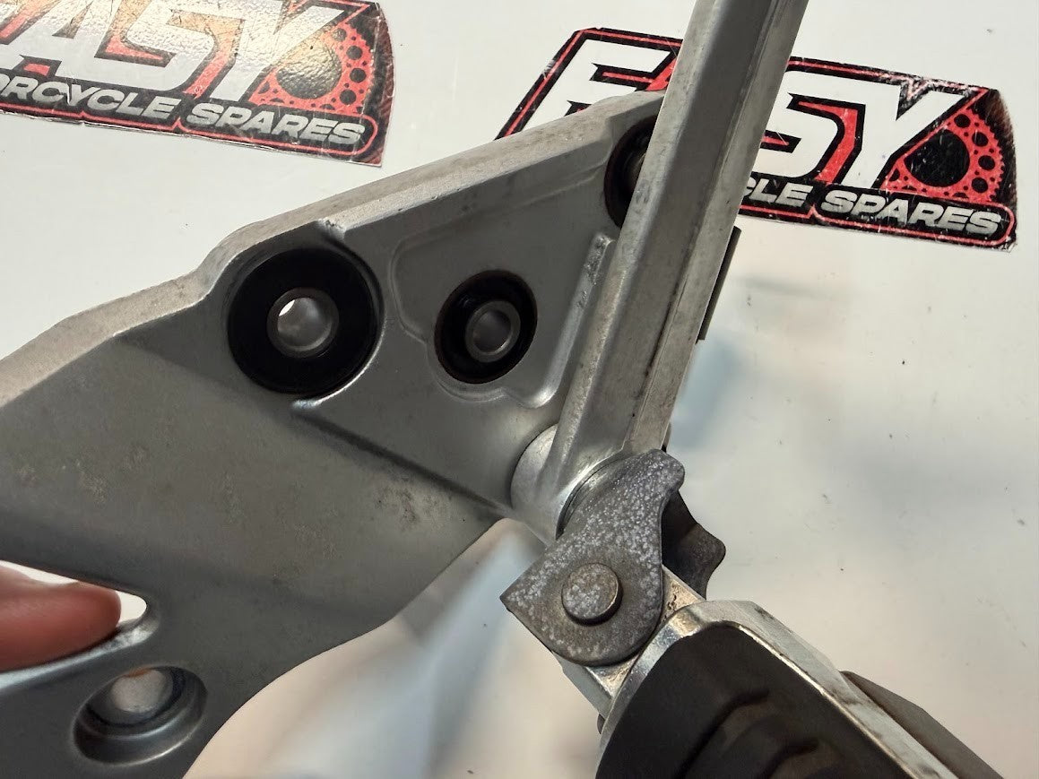 RH Foot Peg Assembly Suzuki GSF 1250 S Bandit 2007-2016 OEM 43511-38G00