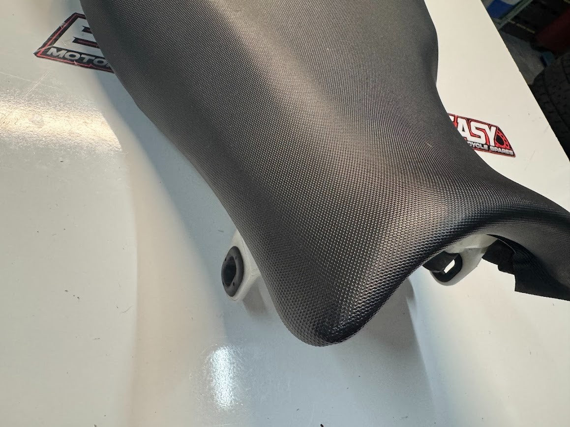 Suzuki GSXR 1000 2012-2016 Riders Seat OEM Genuine 45100-47H11-DW2