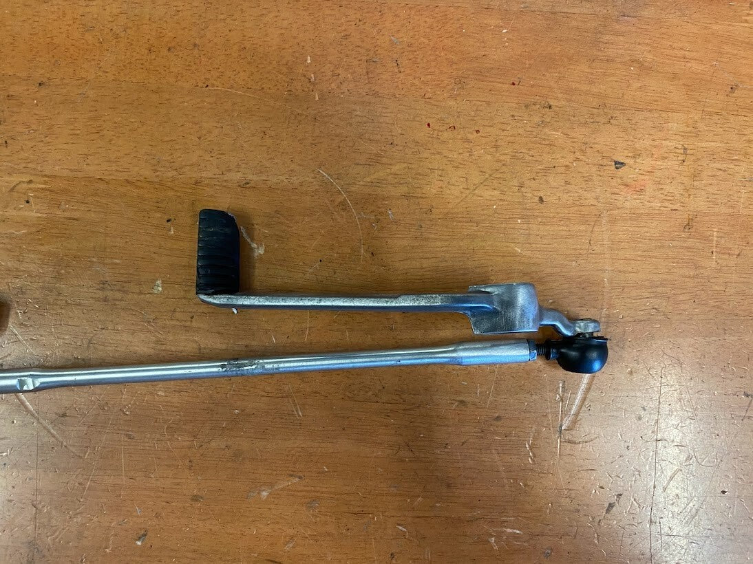 Gear Linkage and Pedal Yamaha R1 2000