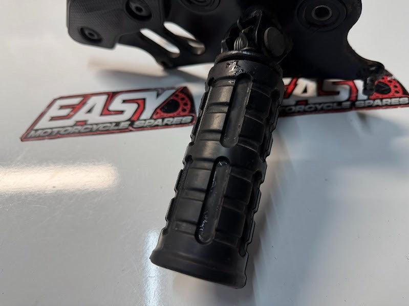 RH Foot Peg Assembly Kawasaki Vulcan S 650 2015-2026 OEM 34027-0013