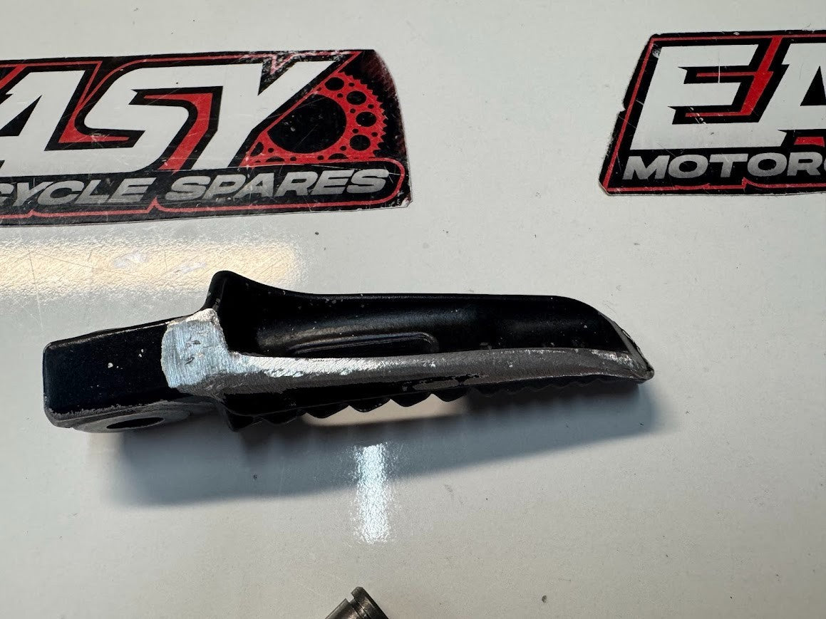 Suzuki GSXR 1000 2005-2008 RH Pillion Peg OEM Genuine 43611-41G00