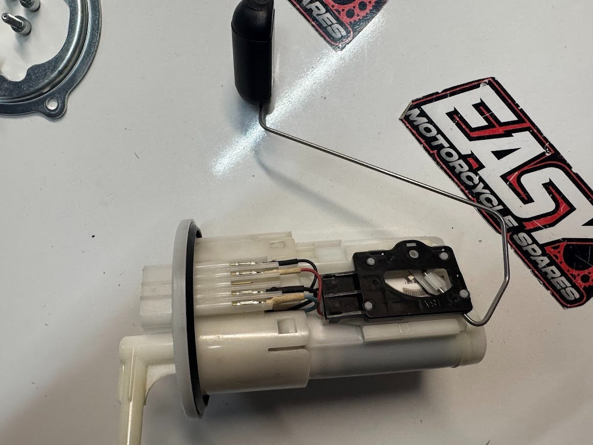 Yamaha YZF R7 2022-2025 Fuel Pump Assembly OEM Genuine 1WS-13907-10