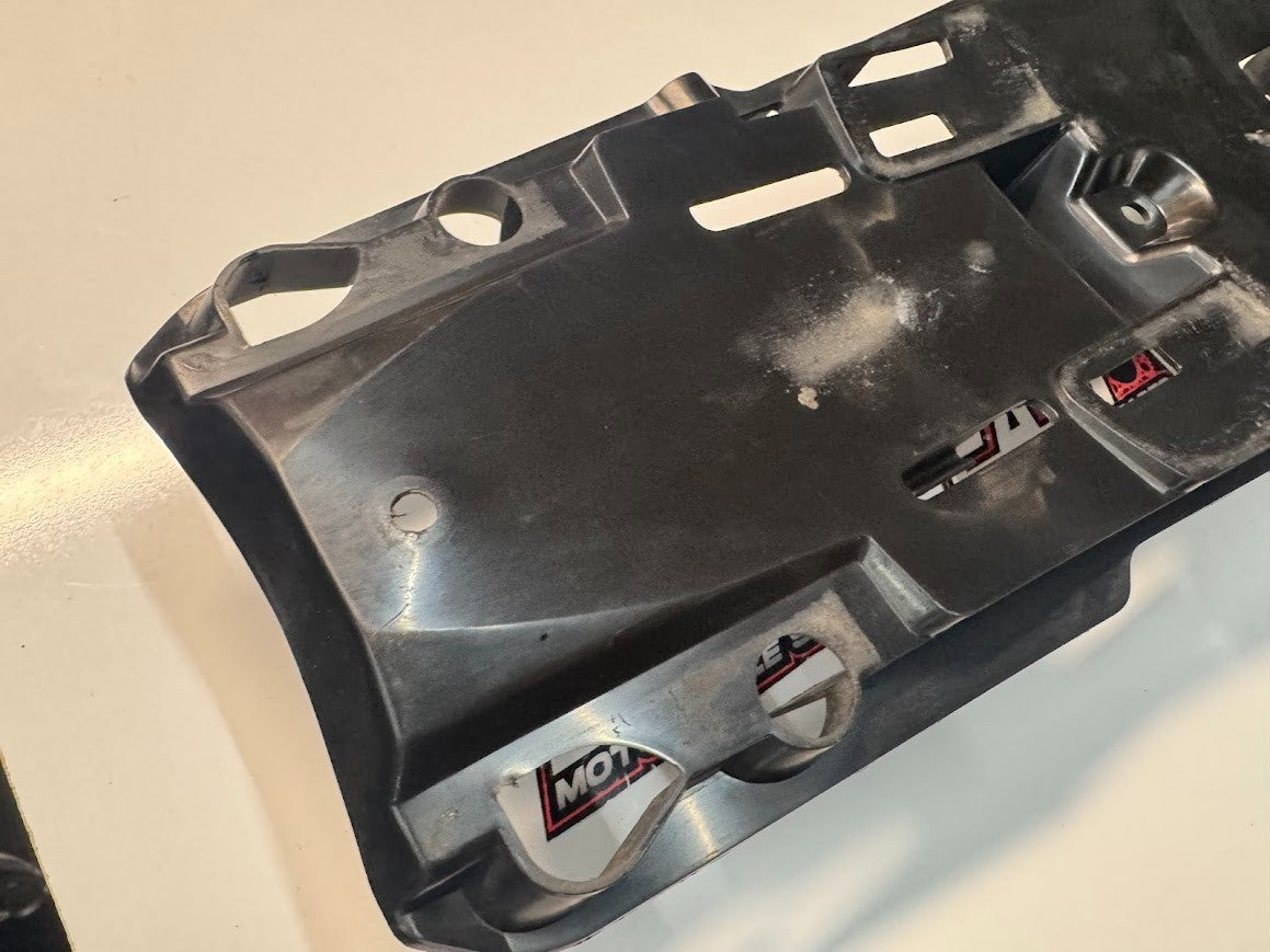 Suzuki GSXR 1000 2007-2008 Inner Fender Battery Tray OEM Genuine 63111-21H00