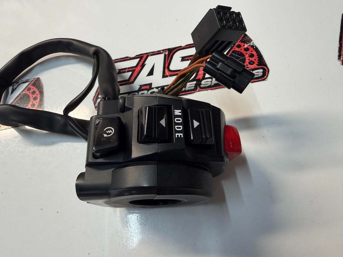 RH Switch Block Controls Suzuki GSXR 1000 2007-2008 OEM 37200-21H01