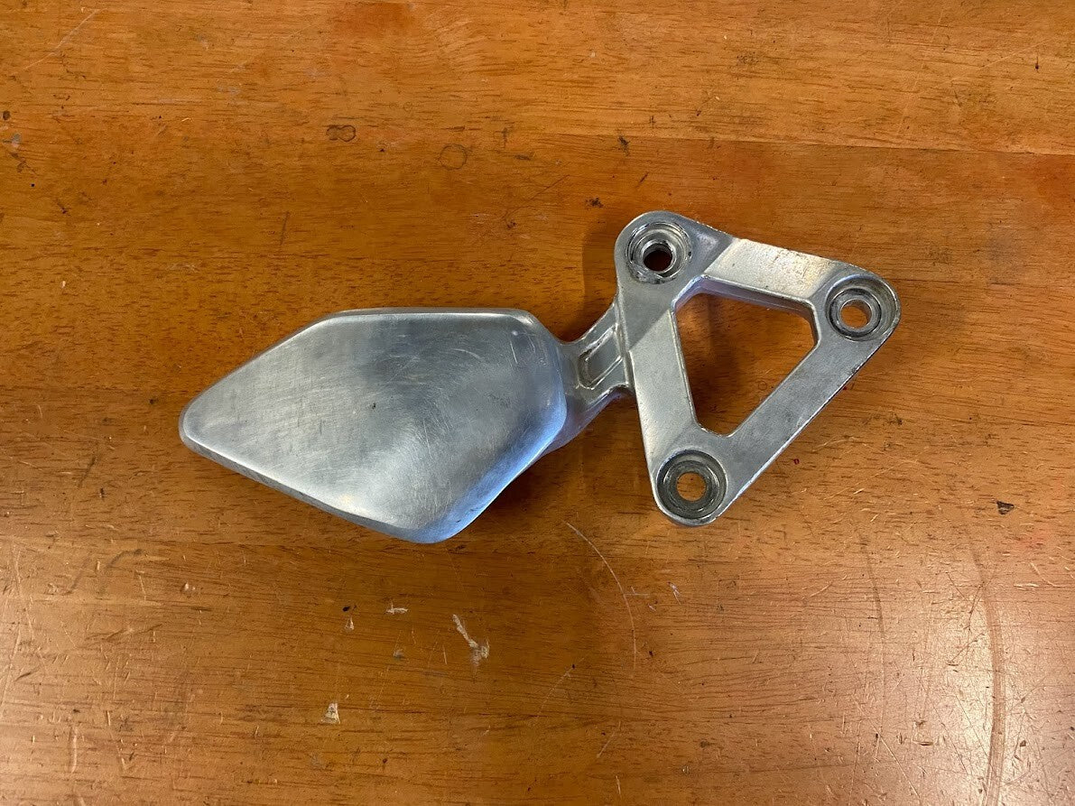 LH Riders Peg Bracket Yamaha FZS 600 1998