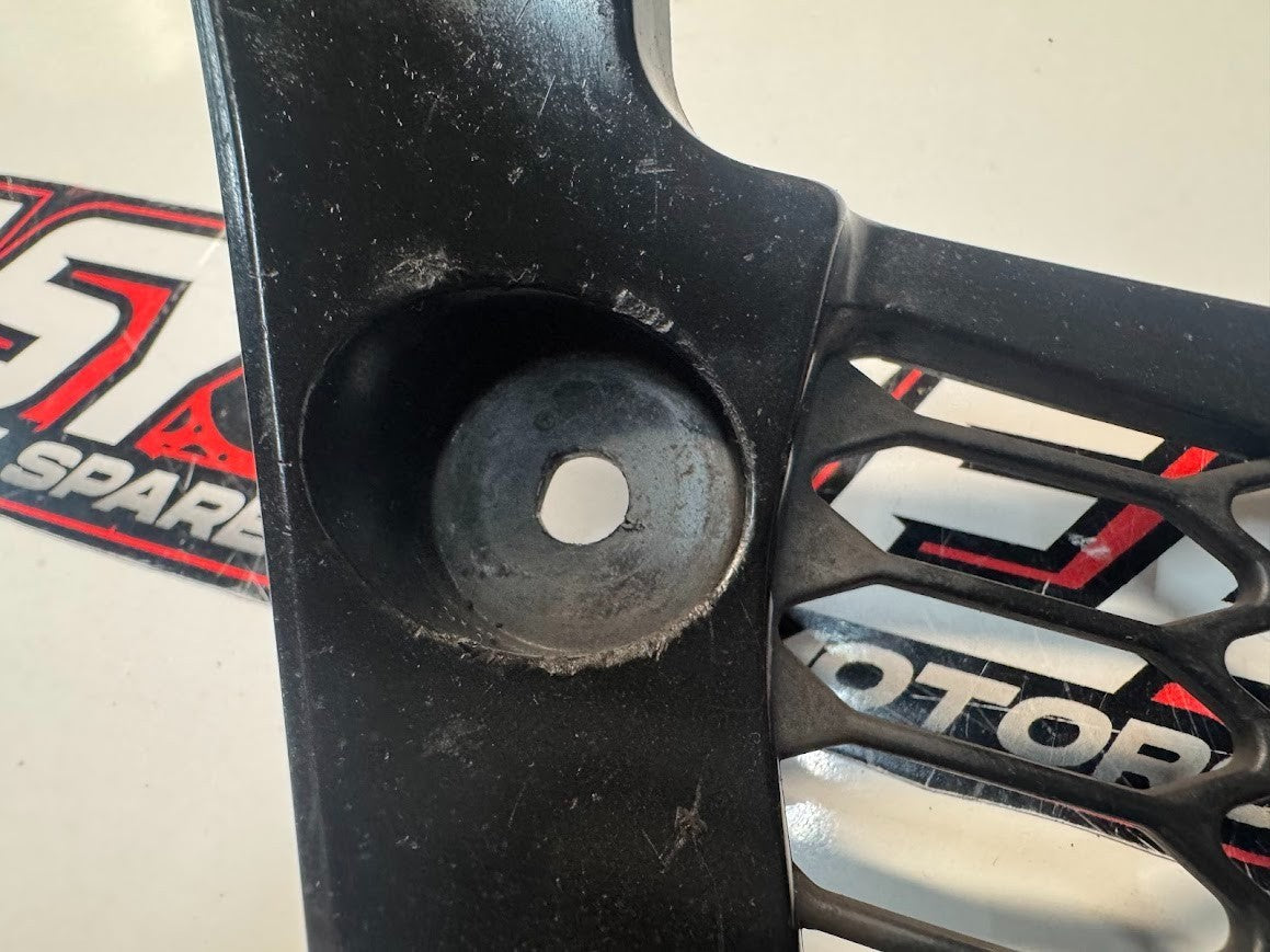 Lower Front Cowling Grill Suzuki GSXR 1000 07-08 2008 94498-21H00