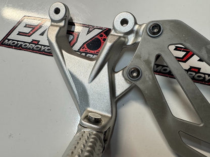 BMW S1000RR 2016 LH Foot Peg Bracket Rear Set OEM Genuine K46 46717728307