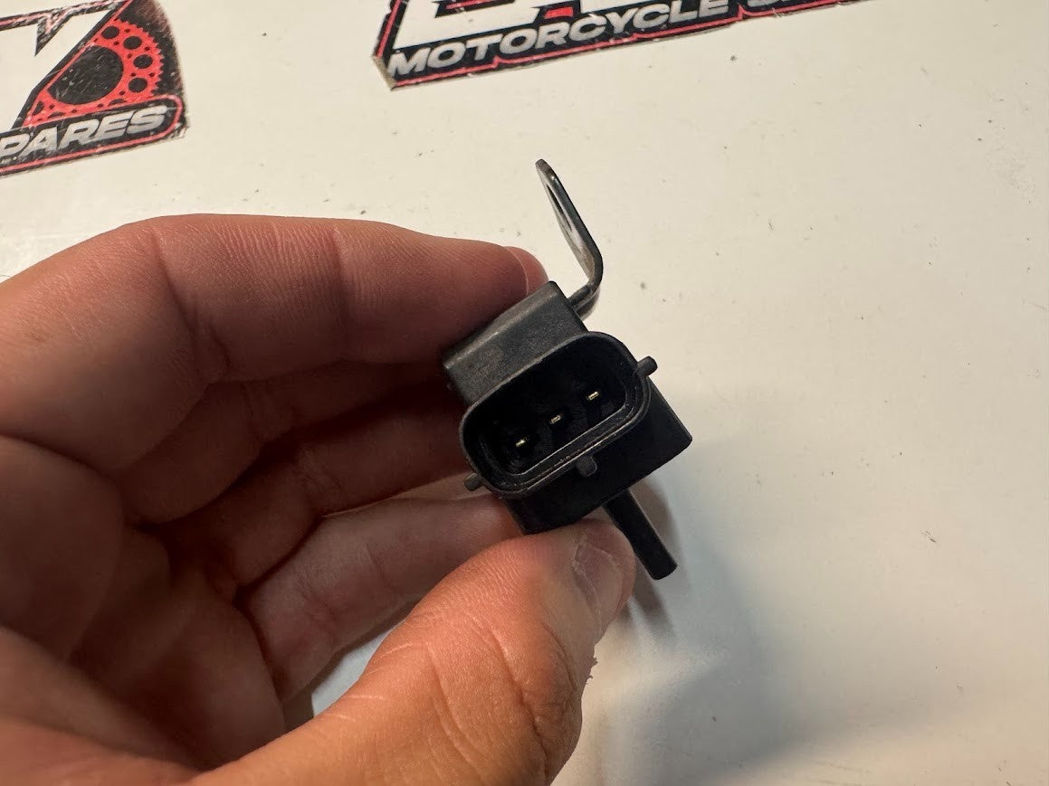 Suzuki VL 1500 Intruder 1998-2004 Air Boost Sensor OEM Genuine 15620-02F00