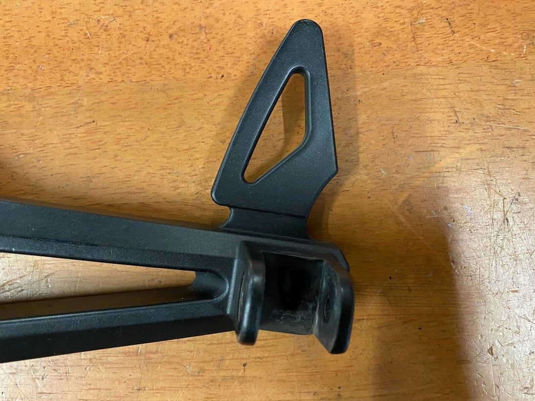 LH Pillion Peg Bracket Yamaha FZ6-S 2006