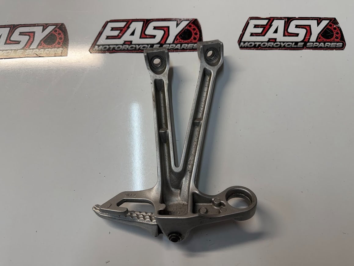 LH Pillion Peg Bracket Suzuki GSXR 1000 2007-2008 OEM 43700-21H00