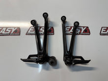 Pillion Peg & Bracket Pair Assembly Suzuki GSXR 1000 2005-2006 OEM 43700-41G00