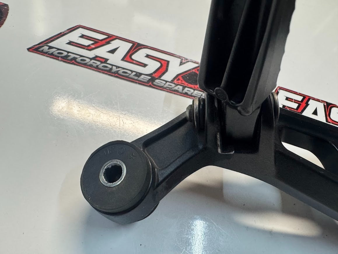 Suzuki GSXR 1000 2009-2016 RH Pillion Peg & Bracket OEM Genuine 43600-47H40