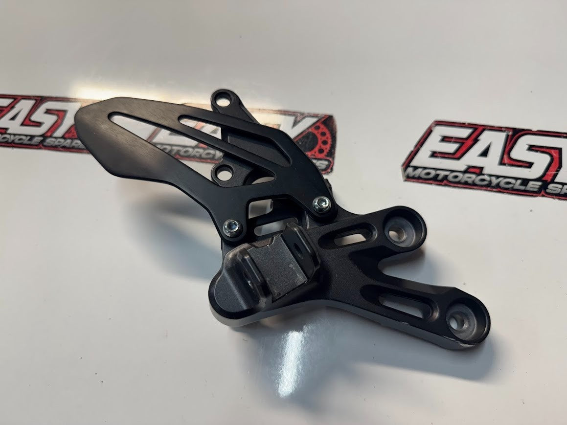 Yamaha YZF R7 2022-2025 RH Foot Peg Bracket Rear Set OEM Genuine BEB-27443-00