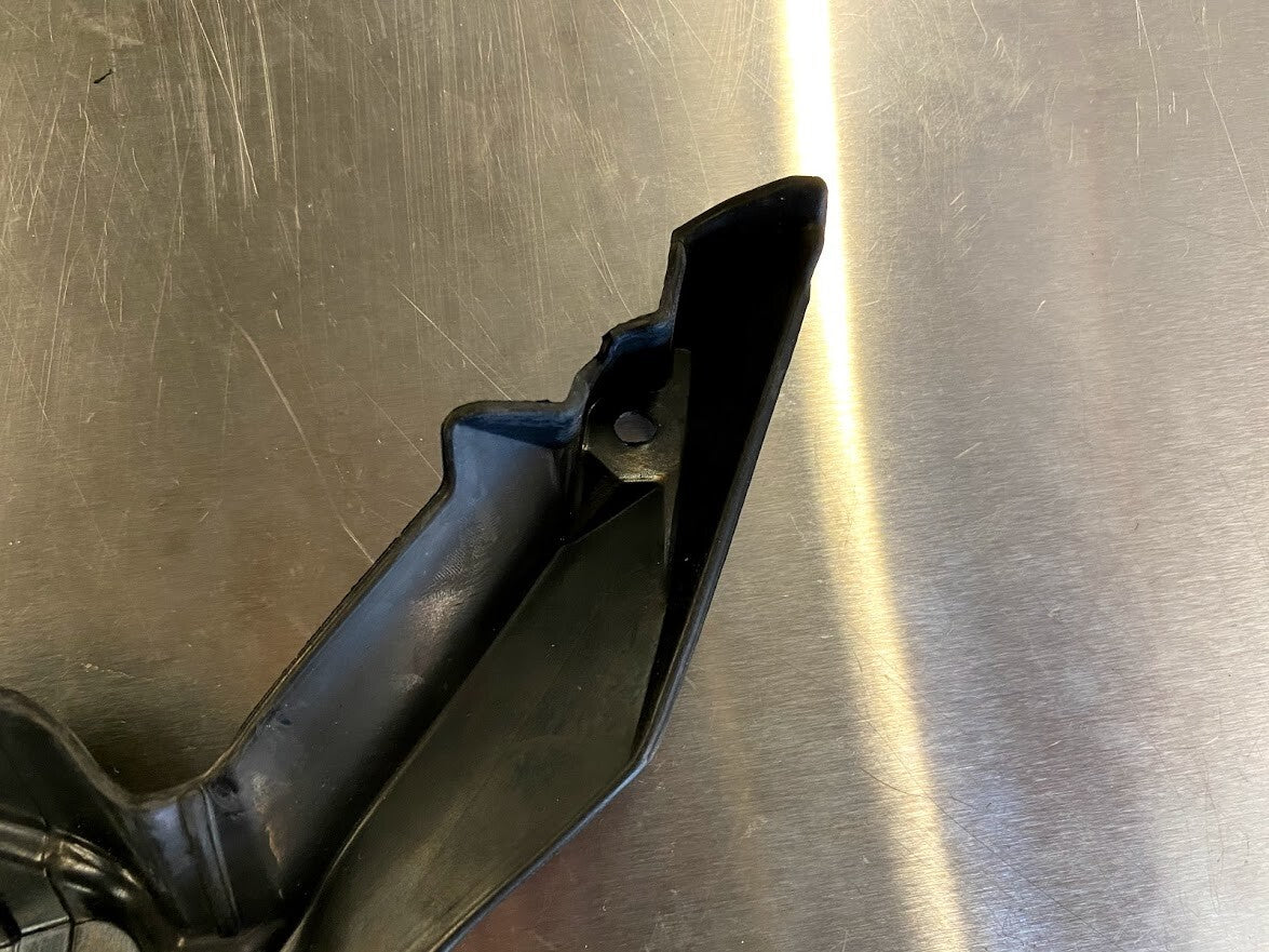 Front Rubber Under Cluster Yamaha MT-03 2019