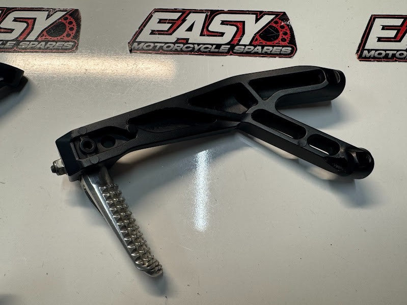 Yamaha YZF R1 2015-2025 LH RH Pillion Pegs & Brackets OEM Genuine 2CR-2741L-01