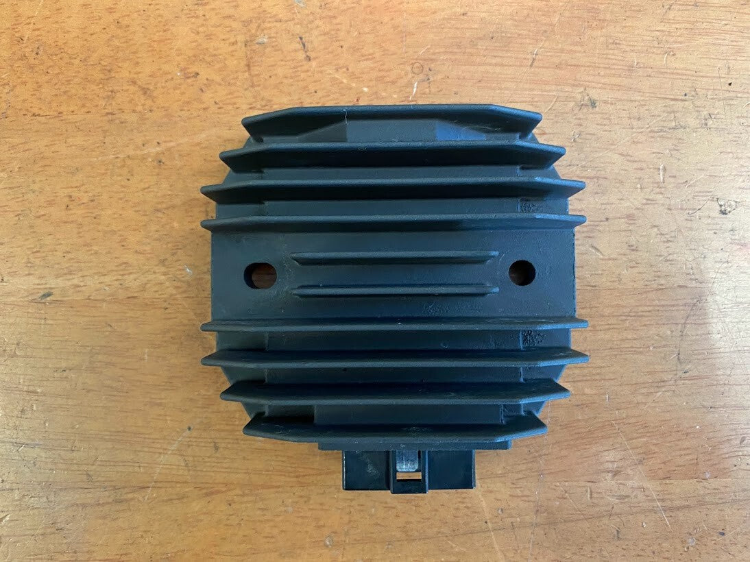 Regulator Yamaha FZ6-S 04-09 2006 5VX-81960-00-00