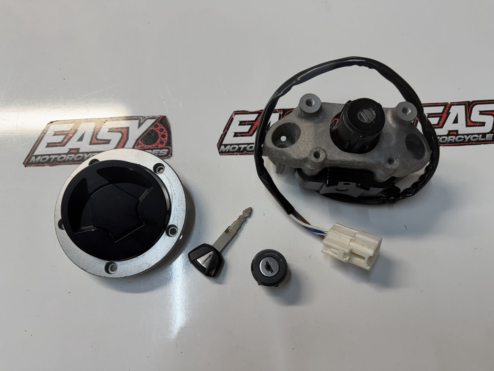 Ignition Key Lockset Kawasaki Vulcan S 650 2015-2026 OEM 27048-5053