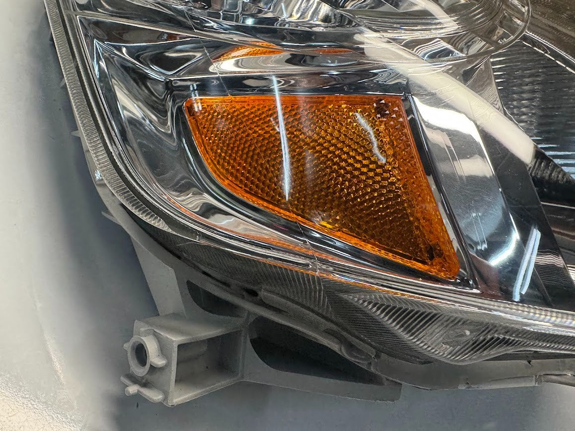 RH Headlamp Unit Assy 81130-52310 Toyota Echo 4 door sedan 8/02-9/05 NEW