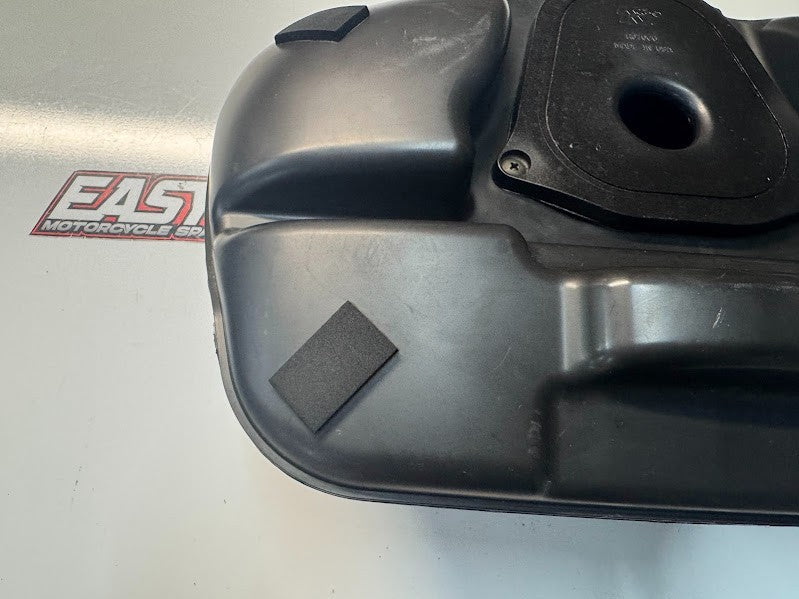 Suzuki VL 1500 Intruder 1998-2004 Airbox Cleaner Assy OEM Genuine 13700-10F01